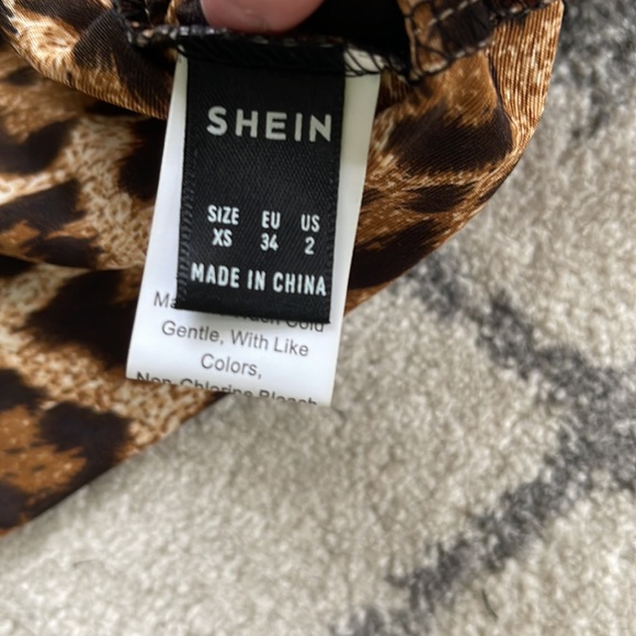 SHEIN leopard print ring crop top - Picture 4 of 4